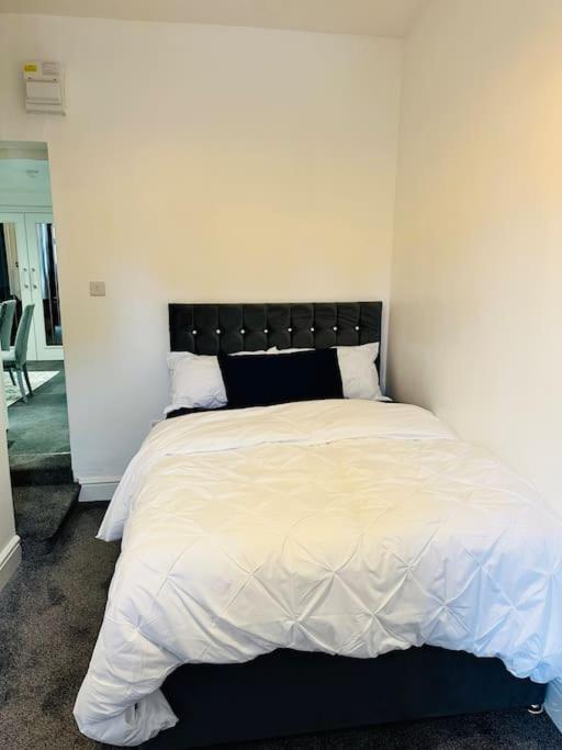 Modern 2 Bedroom Apt Derby City Buitenkant foto