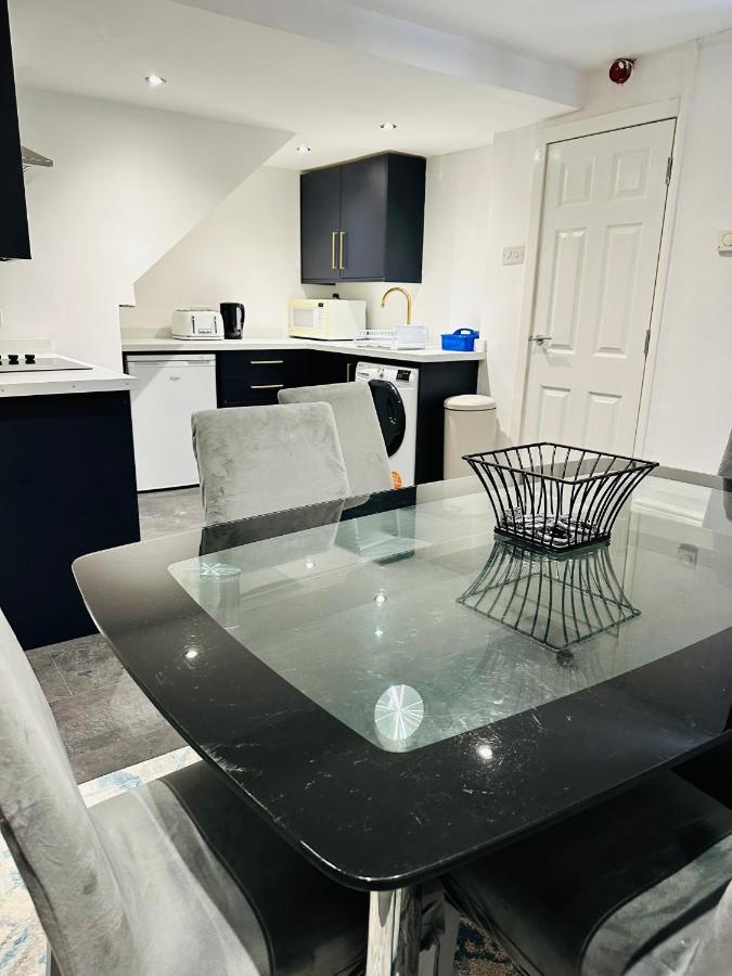 Modern 2 Bedroom Apt Derby City Buitenkant foto